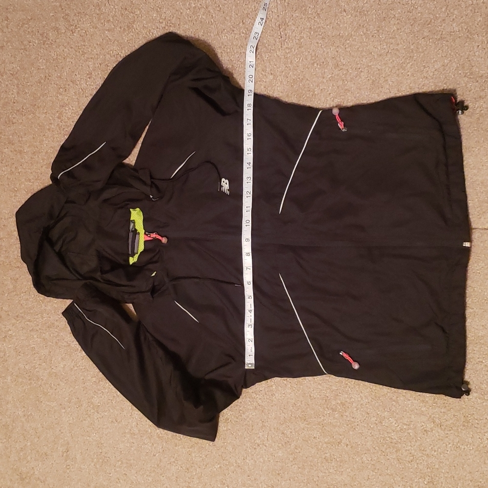 New Balance Women's Running Jacket - Picture 13 of 16